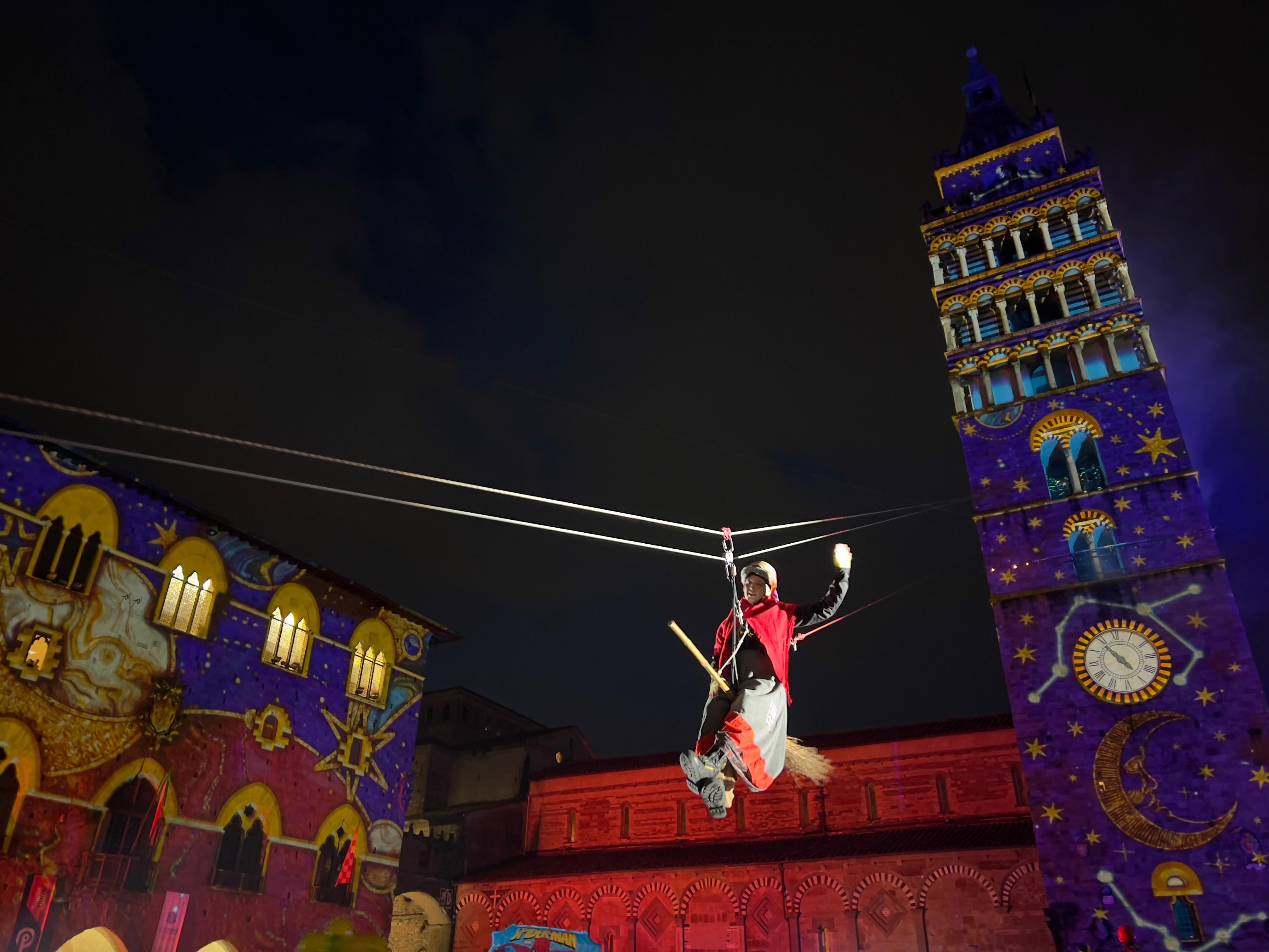 Befana, a Pistoia è scesa dal Campanile