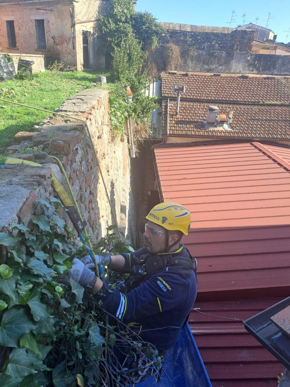 Mura urbane Bastione Thyrion, partiti i lavori di ripulitura dalla vegetazione